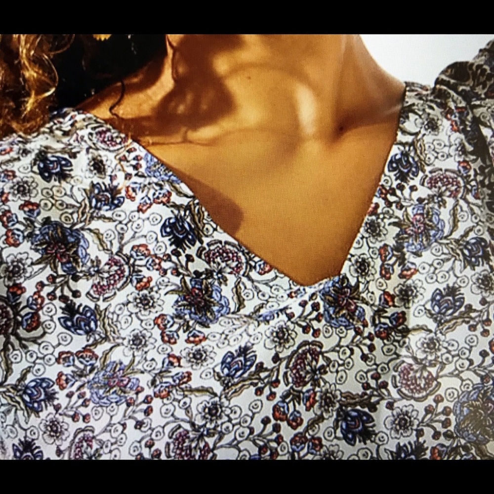 Blouse/top Loft Floral V-Neck Flutter shell/top - Picture 7 of 7